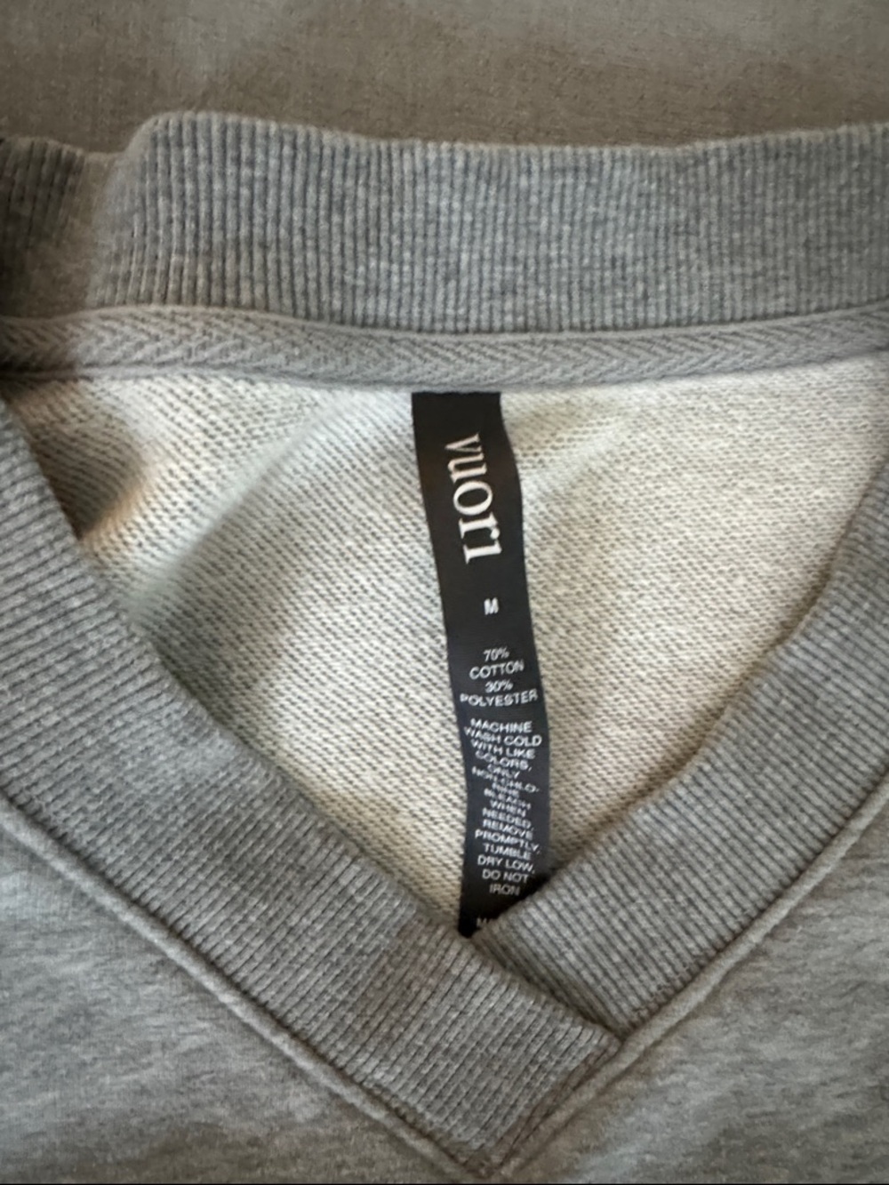 Vuori Gray V‑Neck Sleeveless Sweatshirt Vest size M - Picture 2 of 4